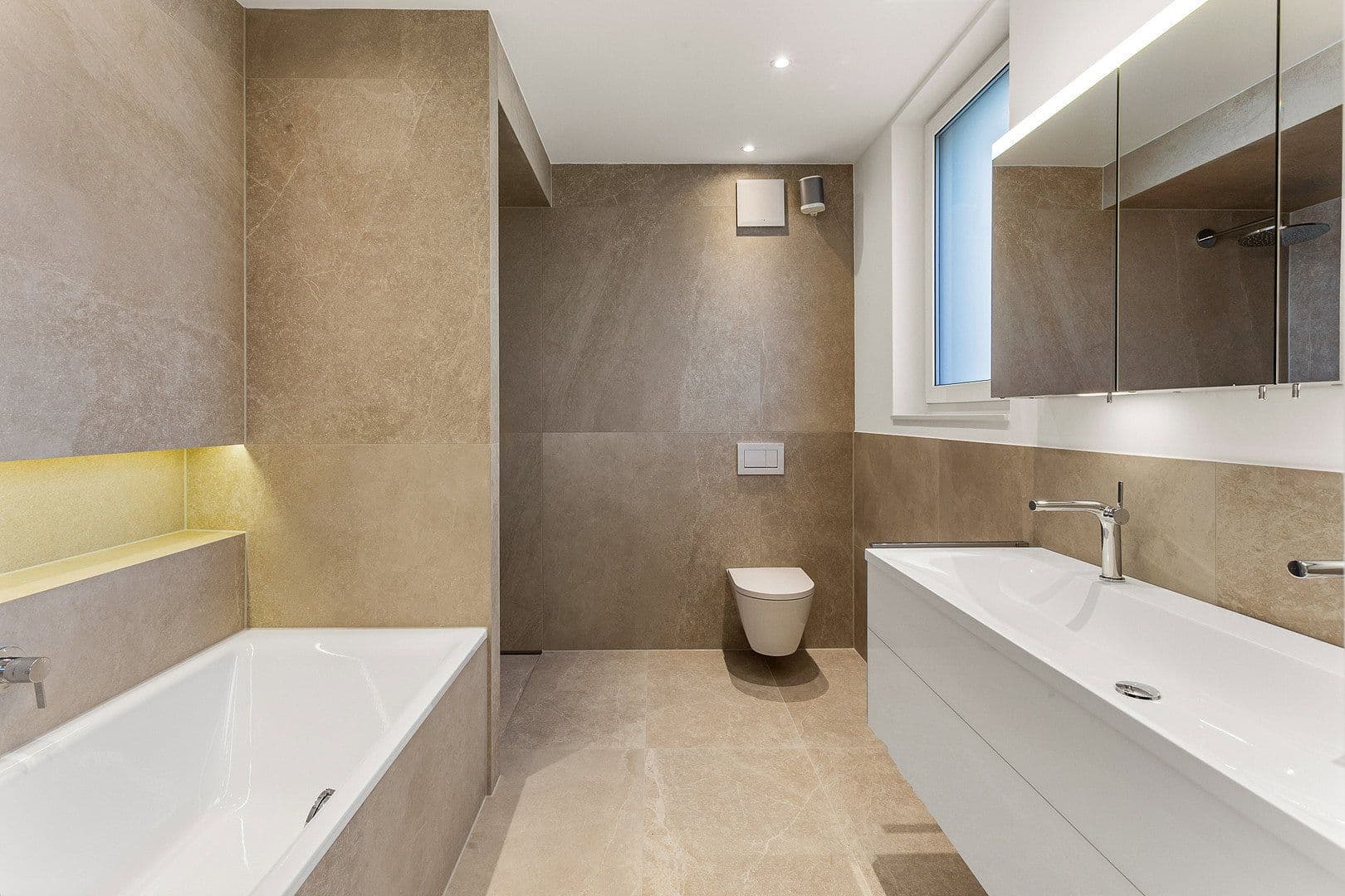 Prenájom domu 185 m², pozemek 330 m², Auf den Gänseweisen 24a, Liederbach am Taunus, Hesensko Prenájom domu 185 m², pozemek 330 m², Auf den Gänseweisen 24a, Liederbach am Taunus, Hesensko