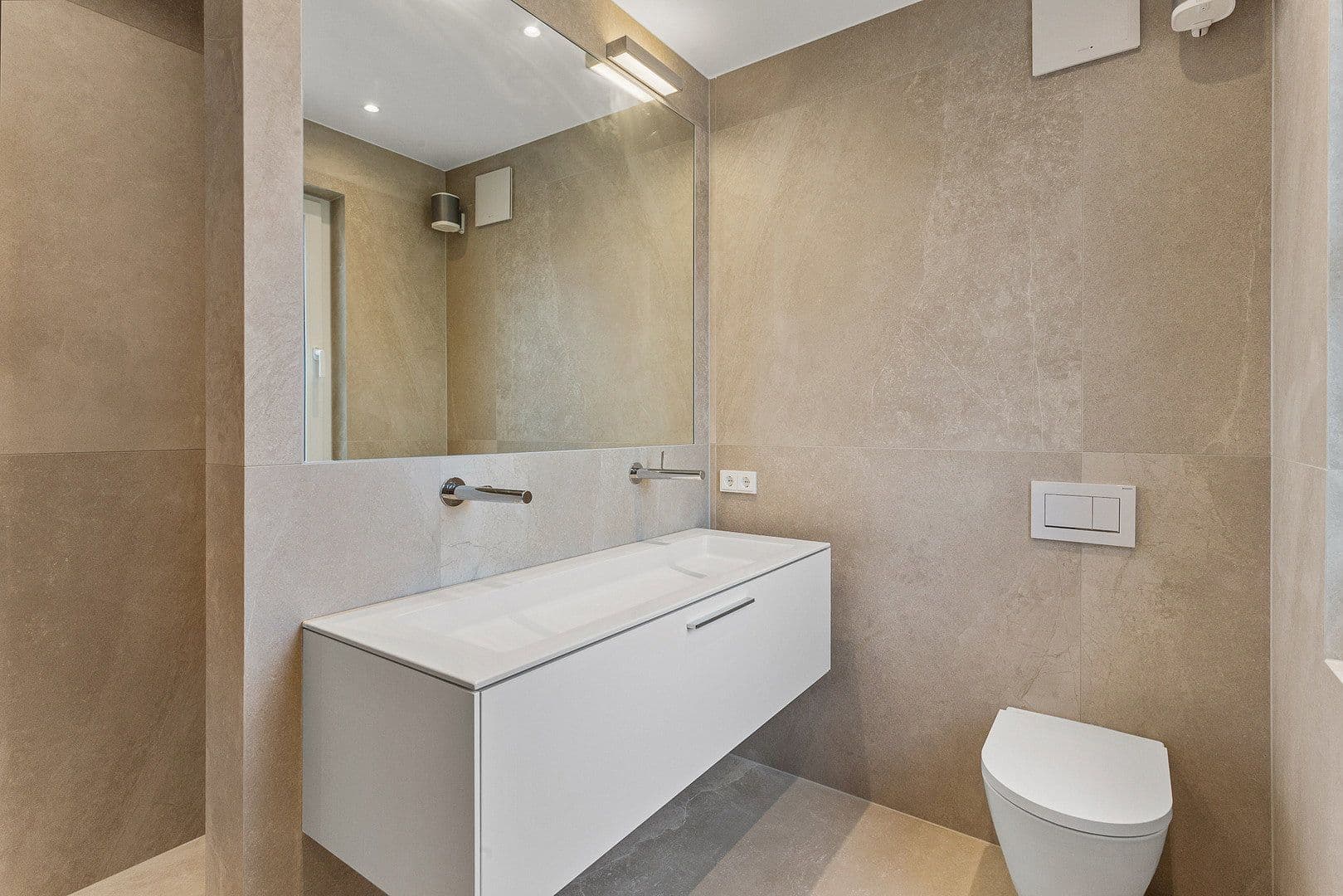 Prenájom domu 185 m², pozemek 330 m², Auf den Gänseweisen 24a, Liederbach am Taunus, Hesensko Prenájom domu 185 m², pozemek 330 m², Auf den Gänseweisen 24a, Liederbach am Taunus, Hesensko