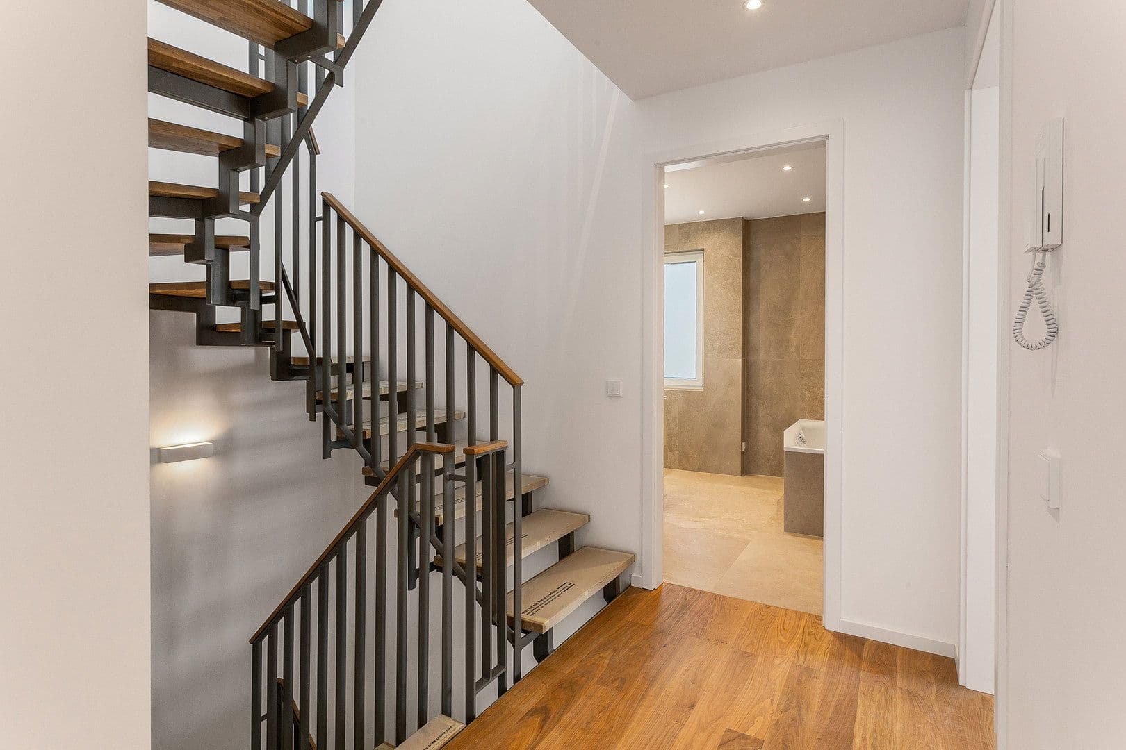 Prenájom domu 185 m², pozemek 330 m², Auf den Gänseweisen 24a, Liederbach am Taunus, Hesensko Prenájom domu 185 m², pozemek 330 m², Auf den Gänseweisen 24a, Liederbach am Taunus, Hesensko