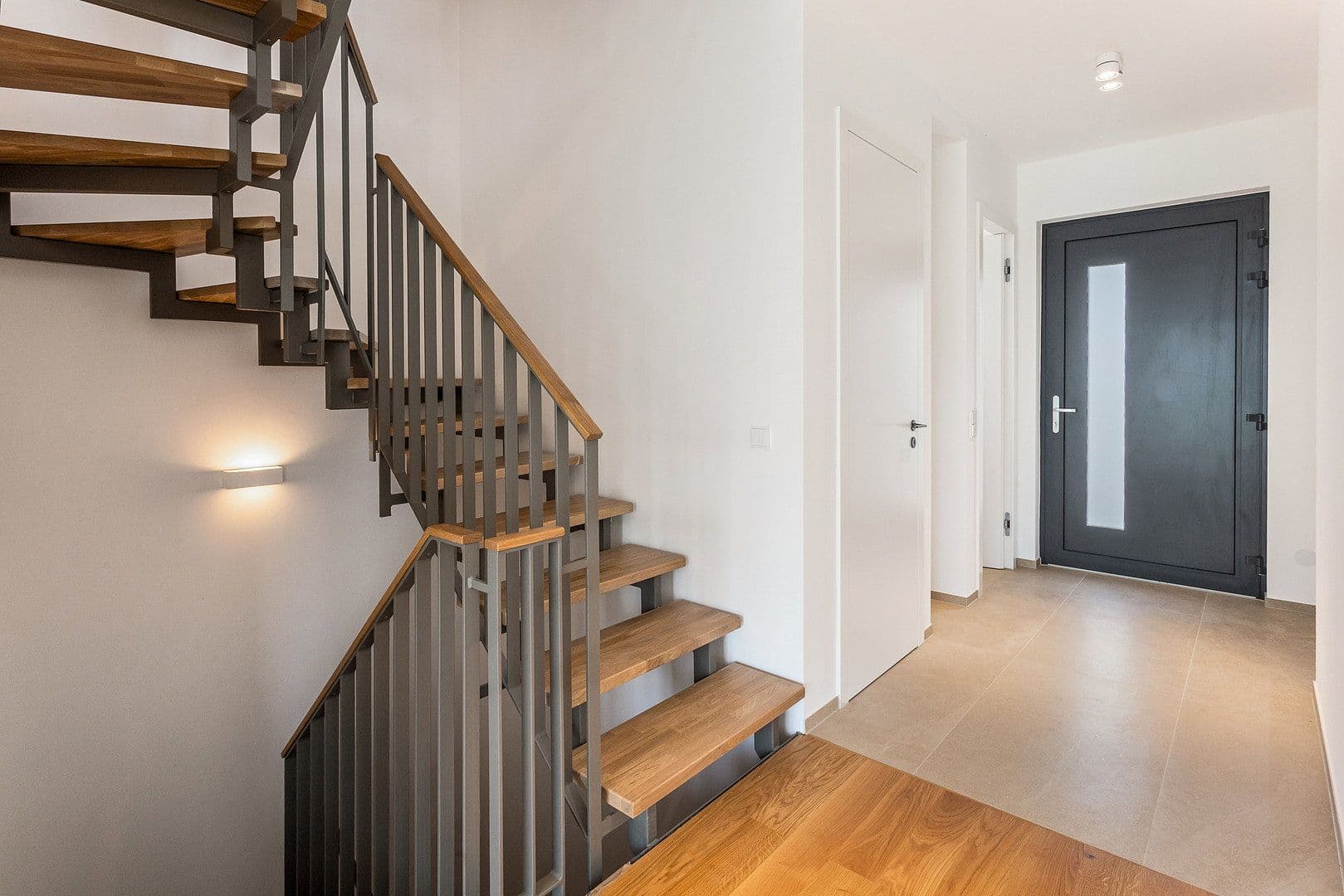 Prenájom domu 185 m², pozemek 330 m², Auf den Gänseweisen 24a, Liederbach am Taunus, Hesensko Prenájom domu 185 m², pozemek 330 m², Auf den Gänseweisen 24a, Liederbach am Taunus, Hesensko