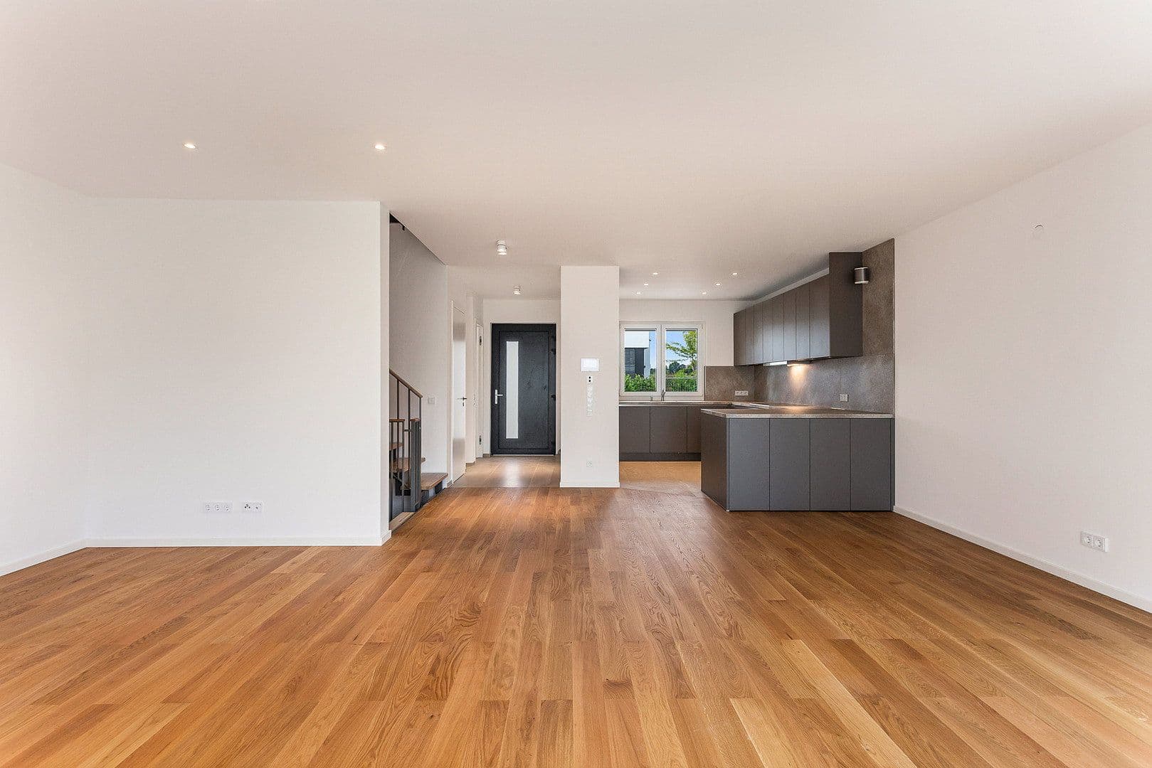 Prenájom domu 185 m², pozemek 330 m², Auf den Gänseweisen 24a, Liederbach am Taunus, Hesensko Prenájom domu 185 m², pozemek 330 m², Auf den Gänseweisen 24a, Liederbach am Taunus, Hesensko