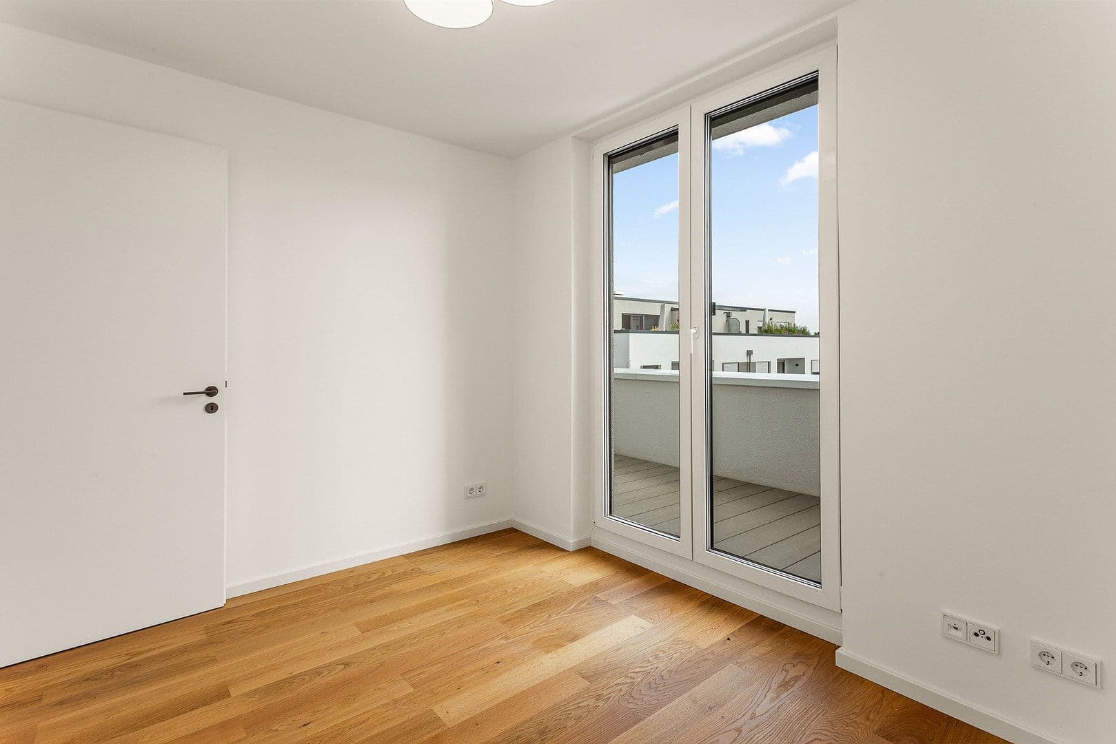 Prenájom domu 185 m², pozemek 330 m², Auf den Gänseweisen 24a, Liederbach am Taunus, Hesensko Prenájom domu 185 m², pozemek 330 m², Auf den Gänseweisen 24a, Liederbach am Taunus, Hesensko