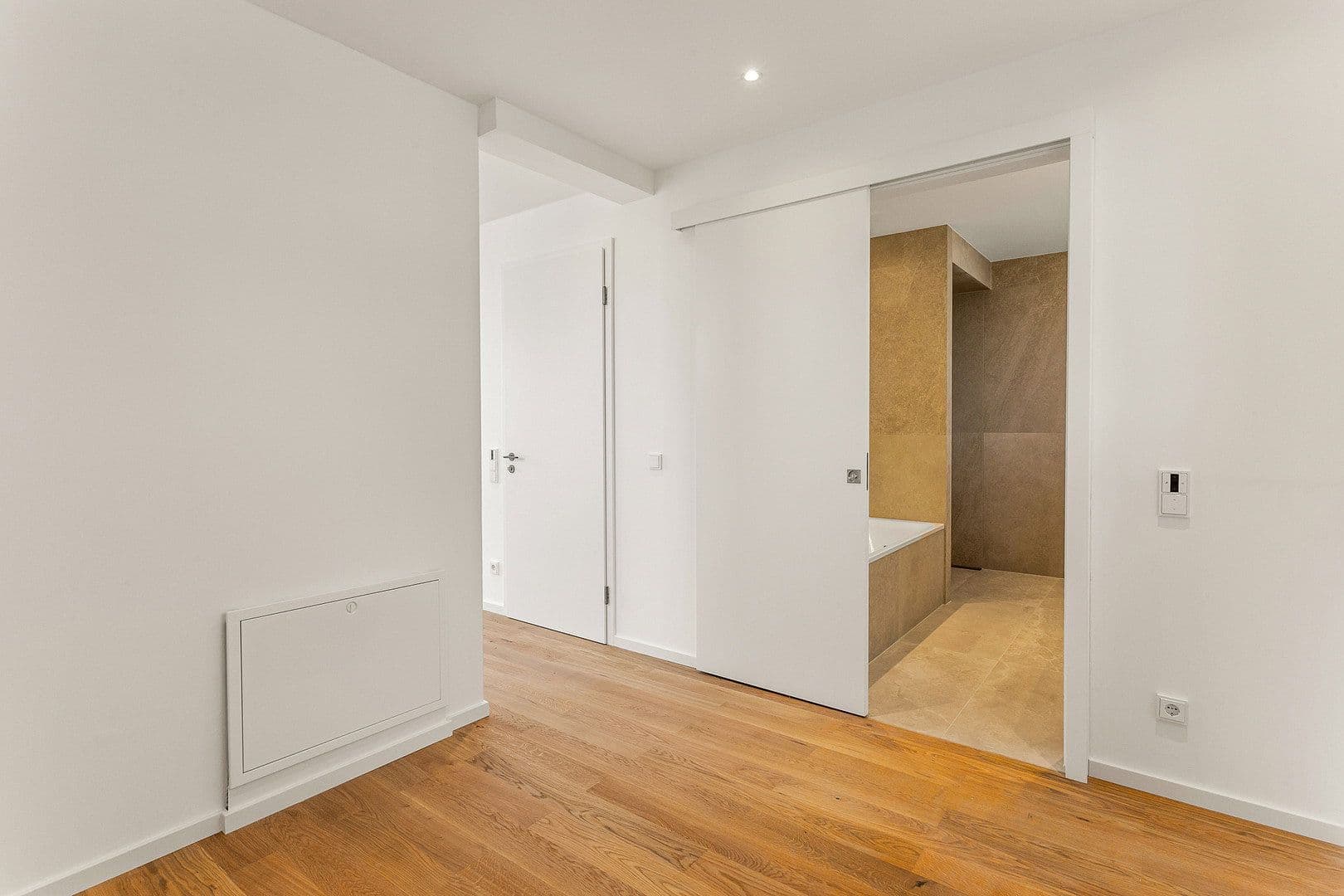 Prenájom domu 185 m², pozemek 330 m², Auf den Gänseweisen 24a, Liederbach am Taunus, Hesensko Prenájom domu 185 m², pozemek 330 m², Auf den Gänseweisen 24a, Liederbach am Taunus, Hesensko