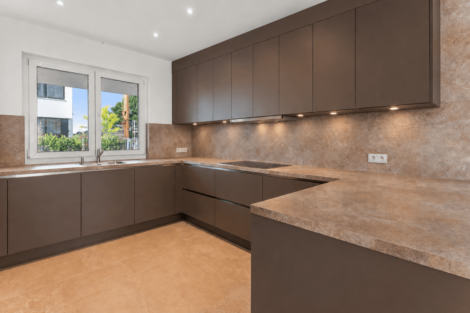 Prenájom domu 185 m², pozemek 330 m², Auf den Gänseweisen 24a, Liederbach am Taunus, Hesensko Prenájom domu 185 m², pozemek 330 m², Auf den Gänseweisen 24a, Liederbach am Taunus, Hesensko