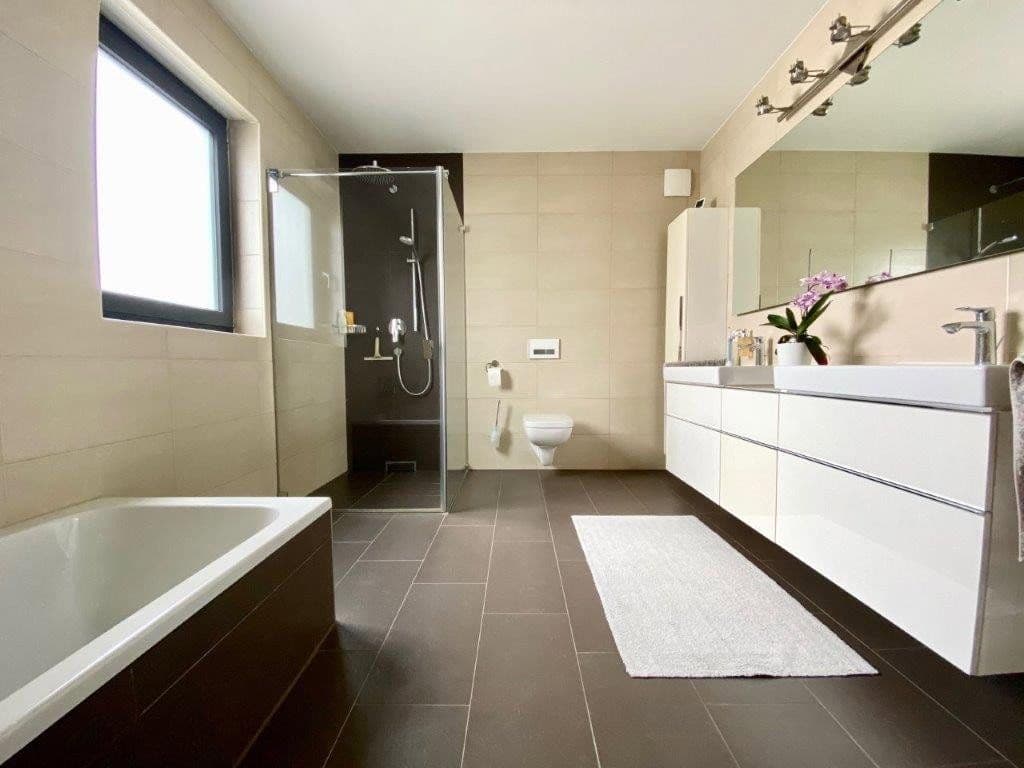 Prenájom domu 254 m², pozemek 451 m², Ottilie-Wildermuth-Weg 4, Frankfurt, Hesensko Prenájom domu 254 m², pozemek 451 m², Ottilie-Wildermuth-Weg 4, Frankfurt, Hesensko