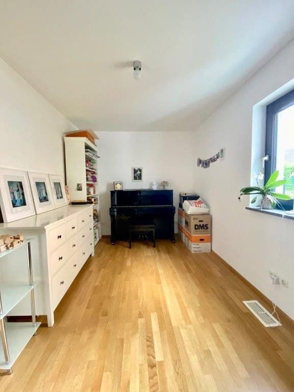 Prenájom domu 254 m², pozemek 451 m², Ottilie-Wildermuth-Weg 4, Frankfurt, Hesensko Prenájom domu 254 m², pozemek 451 m², Ottilie-Wildermuth-Weg 4, Frankfurt, Hesensko
