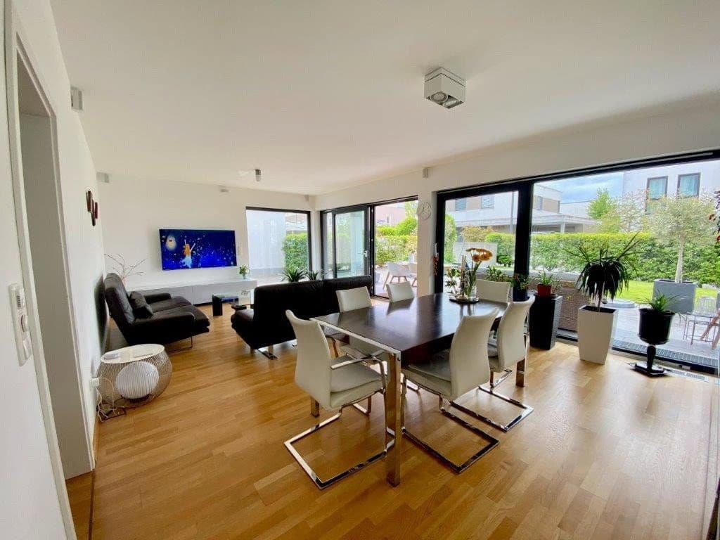 Prenájom domu 254 m², pozemek 451 m², Ottilie-Wildermuth-Weg 4, Frankfurt, Hesensko Prenájom domu 254 m², pozemek 451 m², Ottilie-Wildermuth-Weg 4, Frankfurt, Hesensko