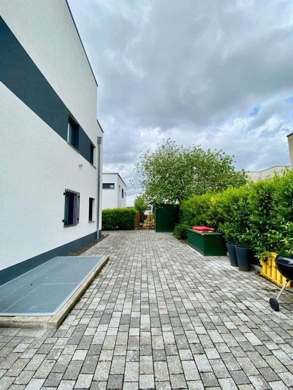 Prenájom domu 254 m², pozemek 451 m², Ottilie-Wildermuth-Weg 4, Frankfurt, Hesensko Prenájom domu 254 m², pozemek 451 m², Ottilie-Wildermuth-Weg 4, Frankfurt, Hesensko