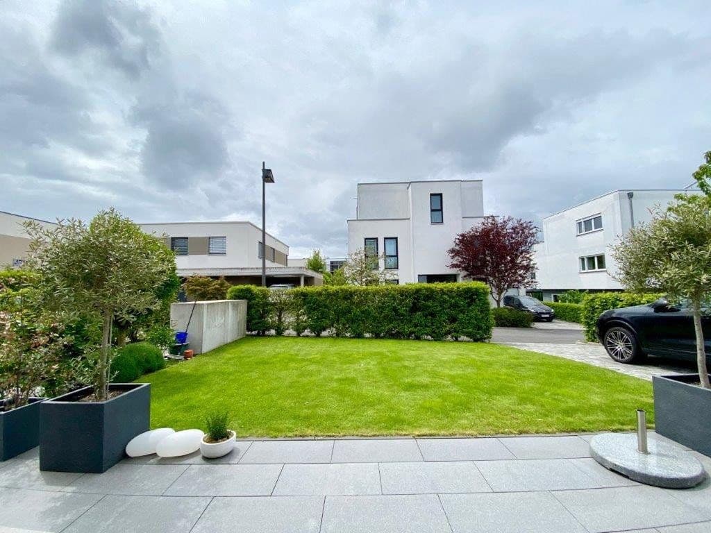 Prenájom domu 254 m², pozemek 451 m², Ottilie-Wildermuth-Weg 4, Frankfurt, Hesensko Prenájom domu 254 m², pozemek 451 m², Ottilie-Wildermuth-Weg 4, Frankfurt, Hesensko