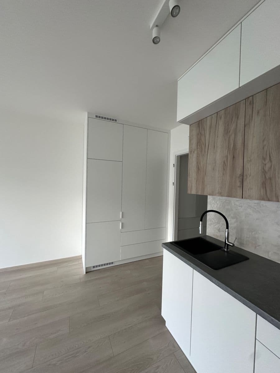 Prenájom bytu 1-izbový 36 m², Bukačova, Praha, Praha Prenájom bytu 1-izbový 36 m², Bukačova, Praha, Praha