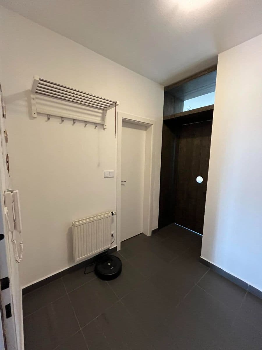 Prenájom bytu 1-izbový 39 m², U Jízdárny, Praha, Praha Prenájom bytu 1-izbový 39 m², U Jízdárny, Praha, Praha