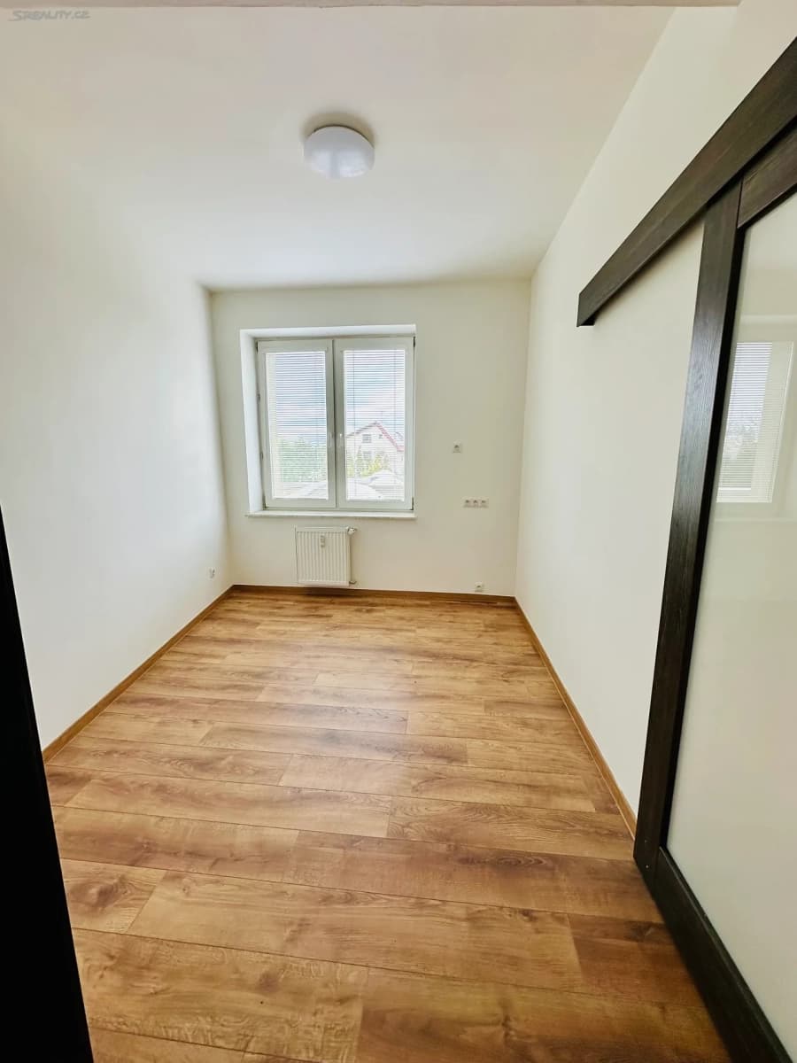 Prenájom bytu 2-izbový 30 m², Suchdolské náměstí, Praha, Praha Prenájom bytu 2-izbový 30 m², Suchdolské náměstí, Praha, Praha