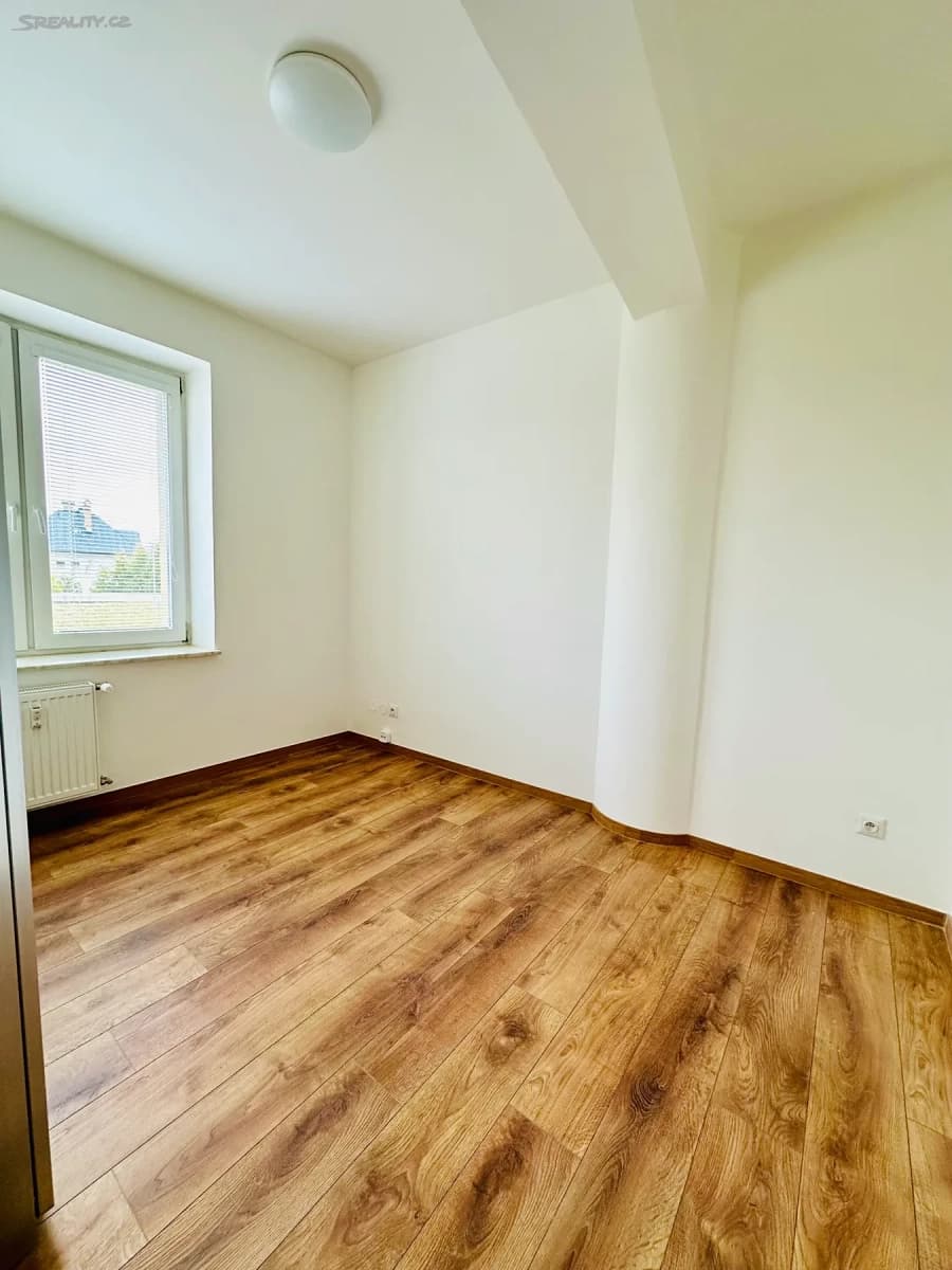 Prenájom bytu 2-izbový 30 m², Suchdolské náměstí, Praha, Praha Prenájom bytu 2-izbový 30 m², Suchdolské náměstí, Praha, Praha