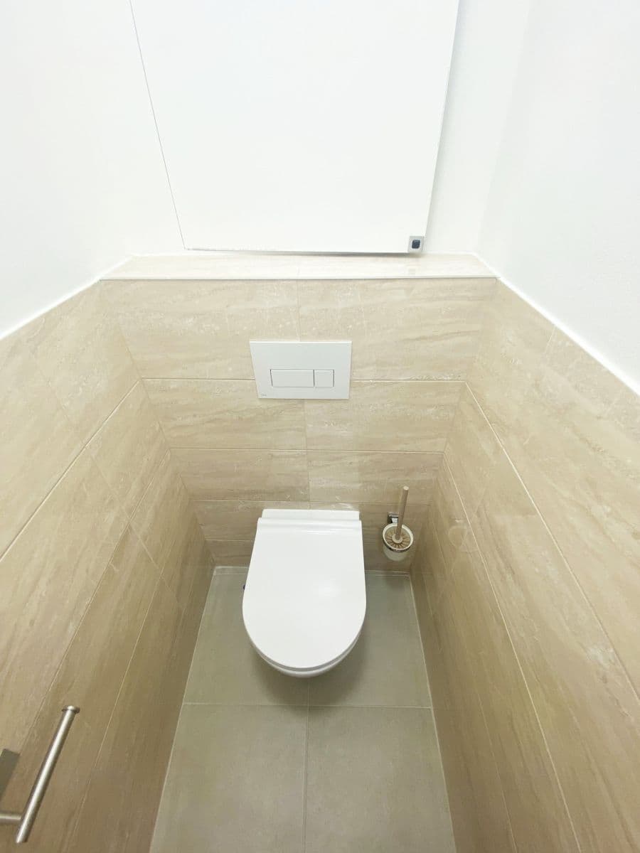Prenájom bytu 2-izbový 55 m², Hyacintová, Praha, Praha Prenájom bytu 2-izbový 55 m², Hyacintová, Praha, Praha