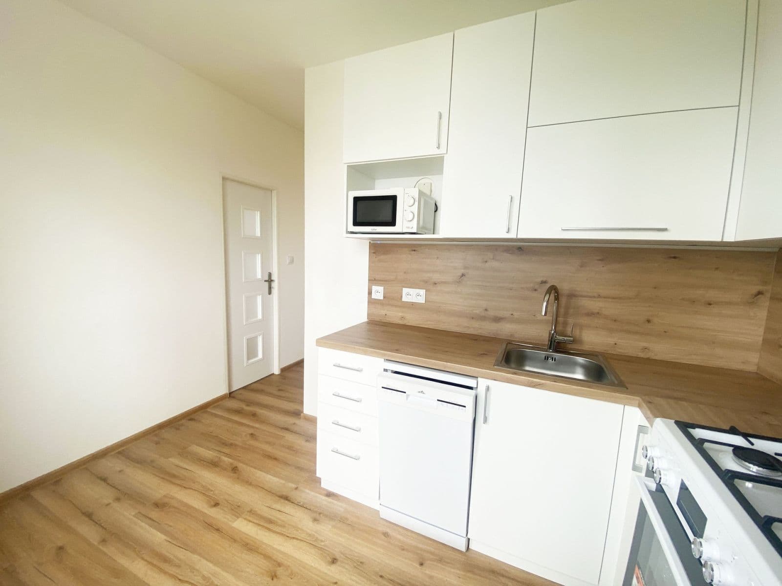 Prenájom bytu 2-izbový 55 m², Hyacintová, Praha, Praha Prenájom bytu 2-izbový 55 m², Hyacintová, Praha, Praha