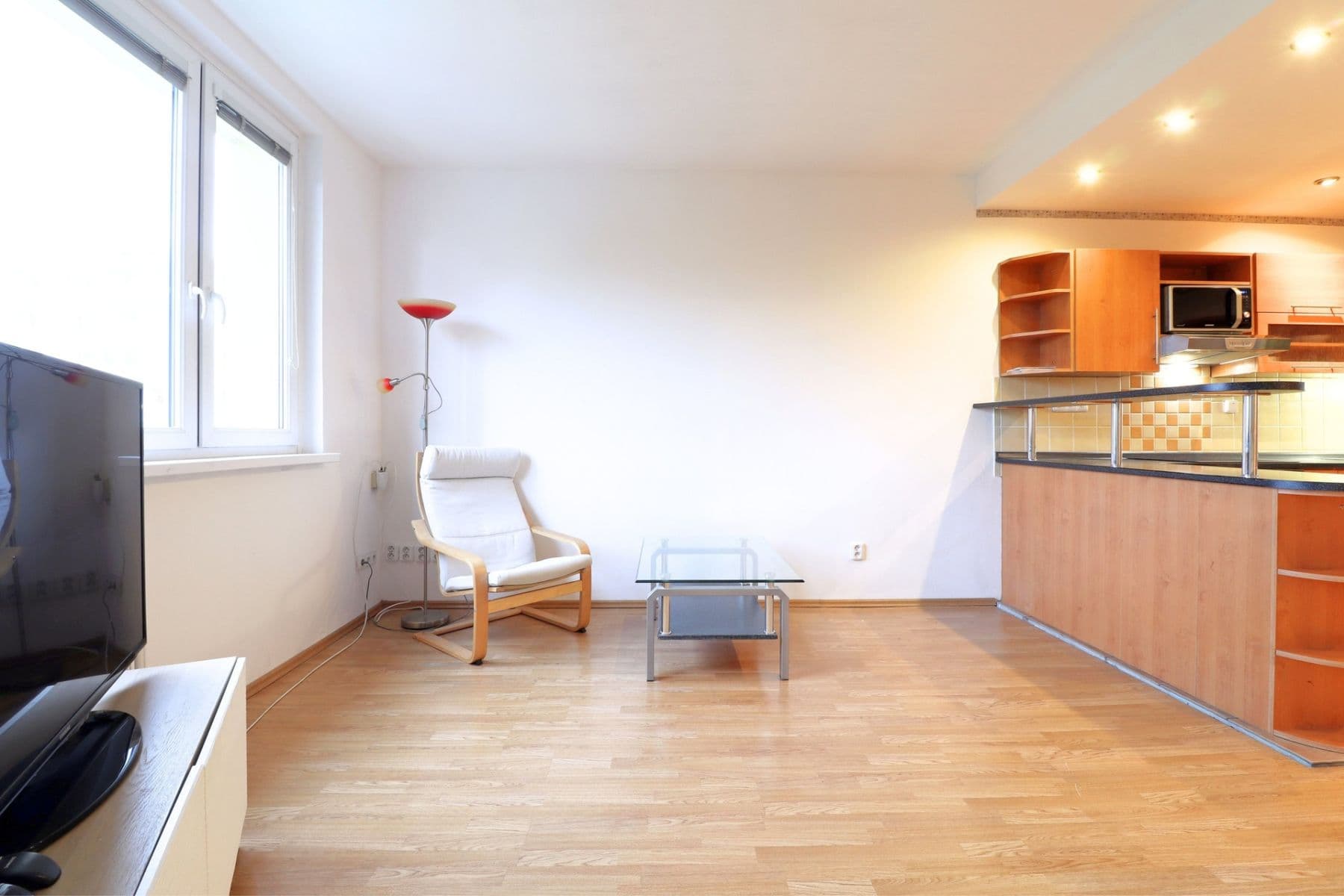 Prenájom bytu 3-izbový 56 m², Bukovecká, Praha, Praha Prenájom bytu 3-izbový 56 m², Bukovecká, Praha, Praha