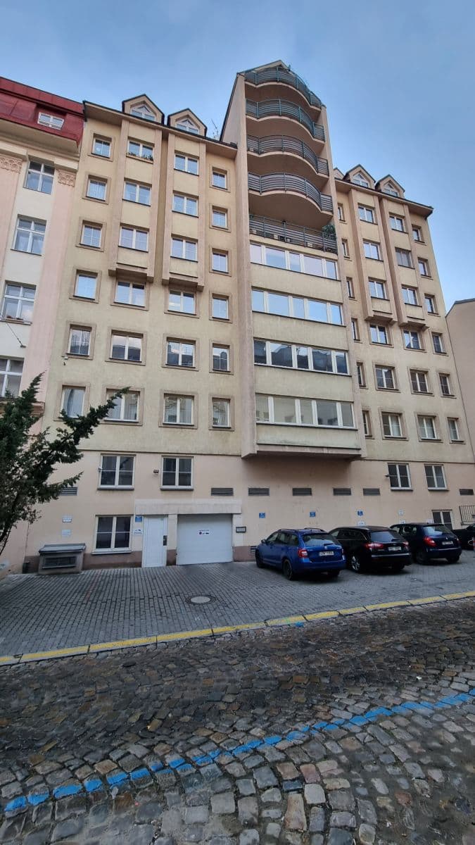 Prenájom garáže 12 m², Praha, Praha Prenájom garáže 12 m², Praha, Praha