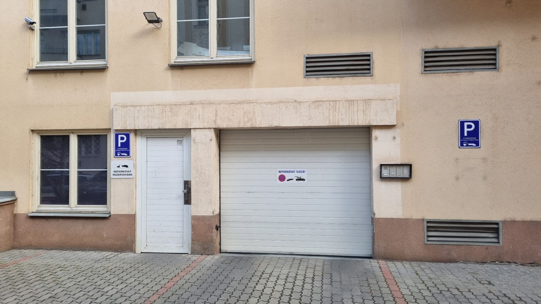 Prenájom garáže 12 m², Praha, Praha Prenájom garáže 12 m², Praha, Praha
