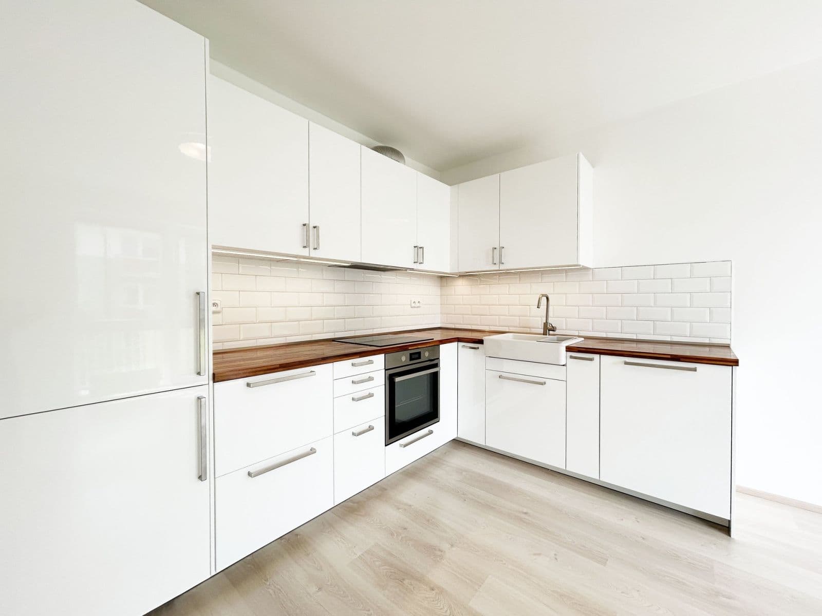 Prenájom bytu 3-izbový 60 m², Příhodova, Chýně, Středočeský kraj Prenájom bytu 3-izbový 60 m², Příhodova, Chýně, Středočeský kraj