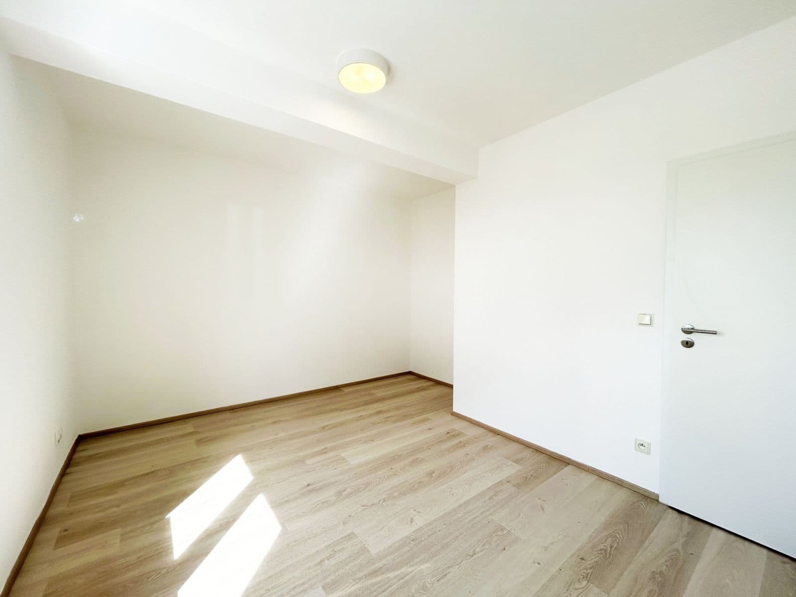 Prenájom bytu 3-izbový 60 m², Příhodova, Chýně, Středočeský kraj Prenájom bytu 3-izbový 60 m², Příhodova, Chýně, Středočeský kraj