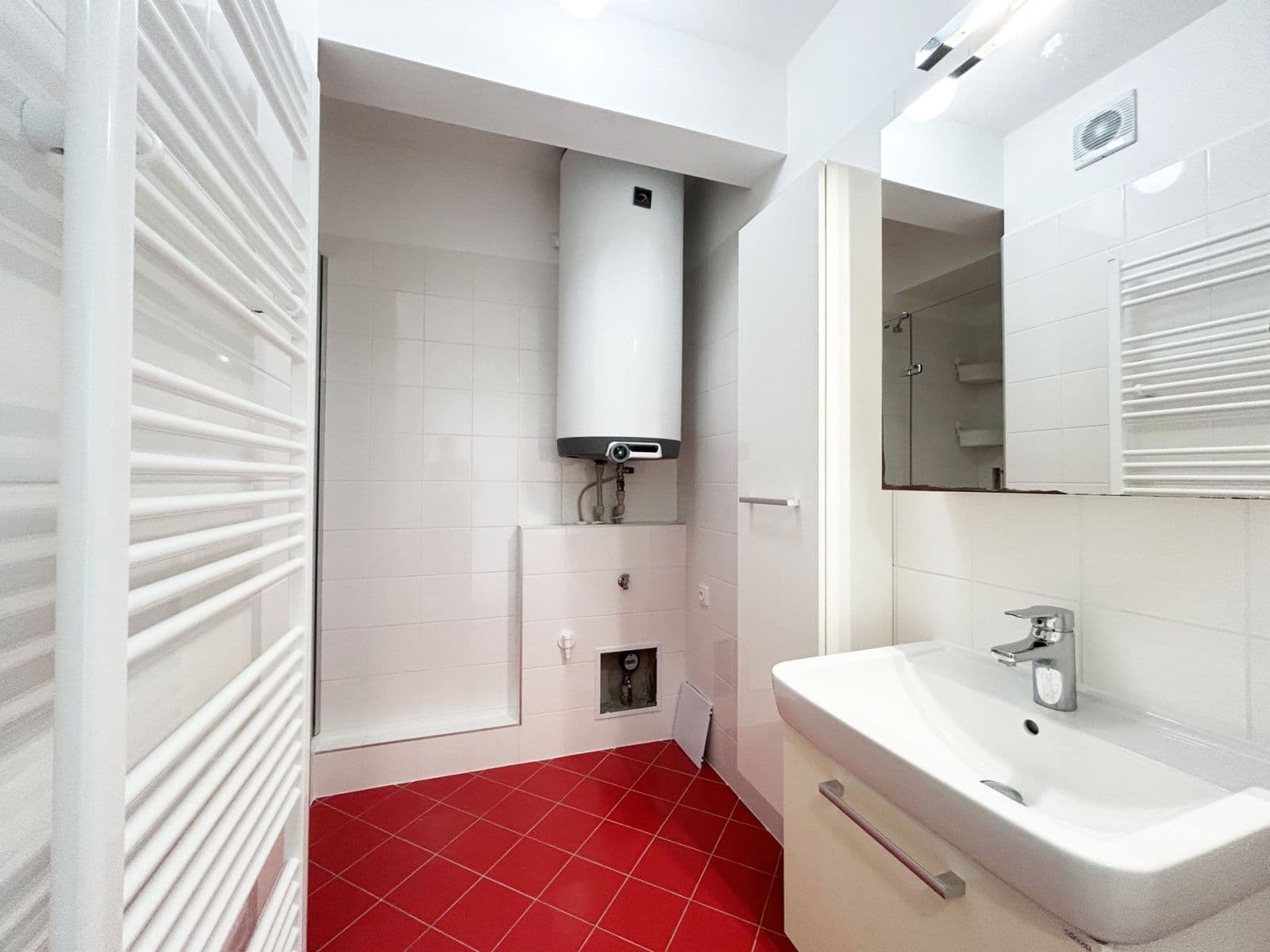 Prenájom bytu 3-izbový 60 m², Příhodova, Chýně, Středočeský kraj Prenájom bytu 3-izbový 60 m², Příhodova, Chýně, Středočeský kraj