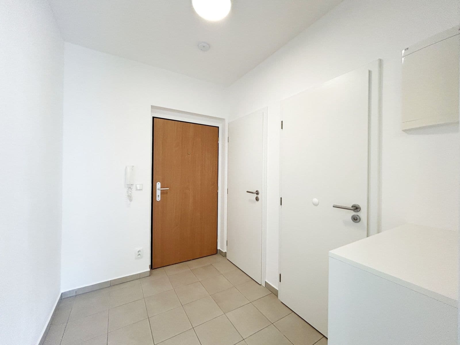 Prenájom bytu 3-izbový 60 m², Příhodova, Chýně, Středočeský kraj Prenájom bytu 3-izbový 60 m², Příhodova, Chýně, Středočeský kraj