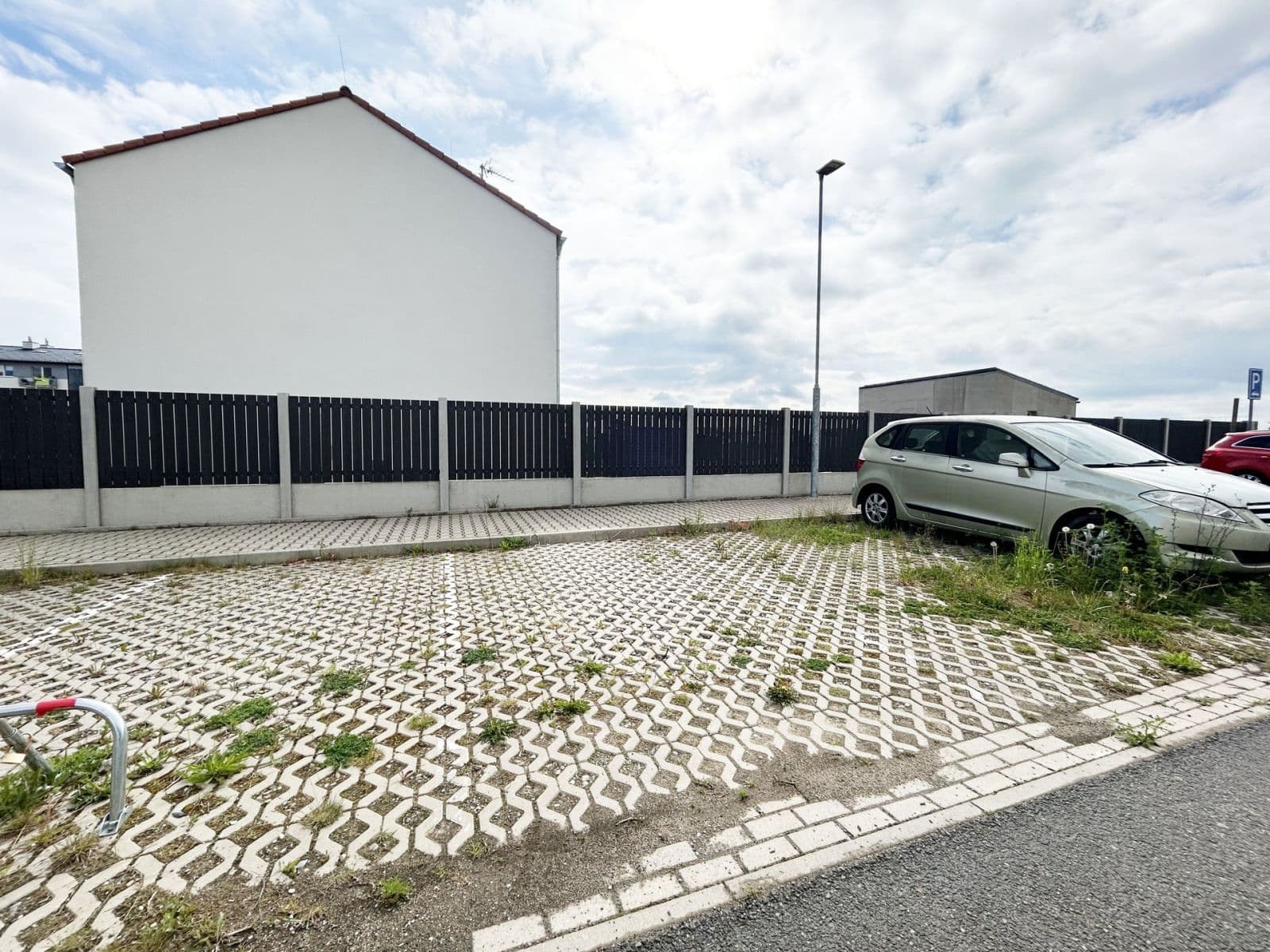 Prenájom bytu 3-izbový 60 m², Příhodova, Chýně, Středočeský kraj Prenájom bytu 3-izbový 60 m², Příhodova, Chýně, Středočeský kraj
