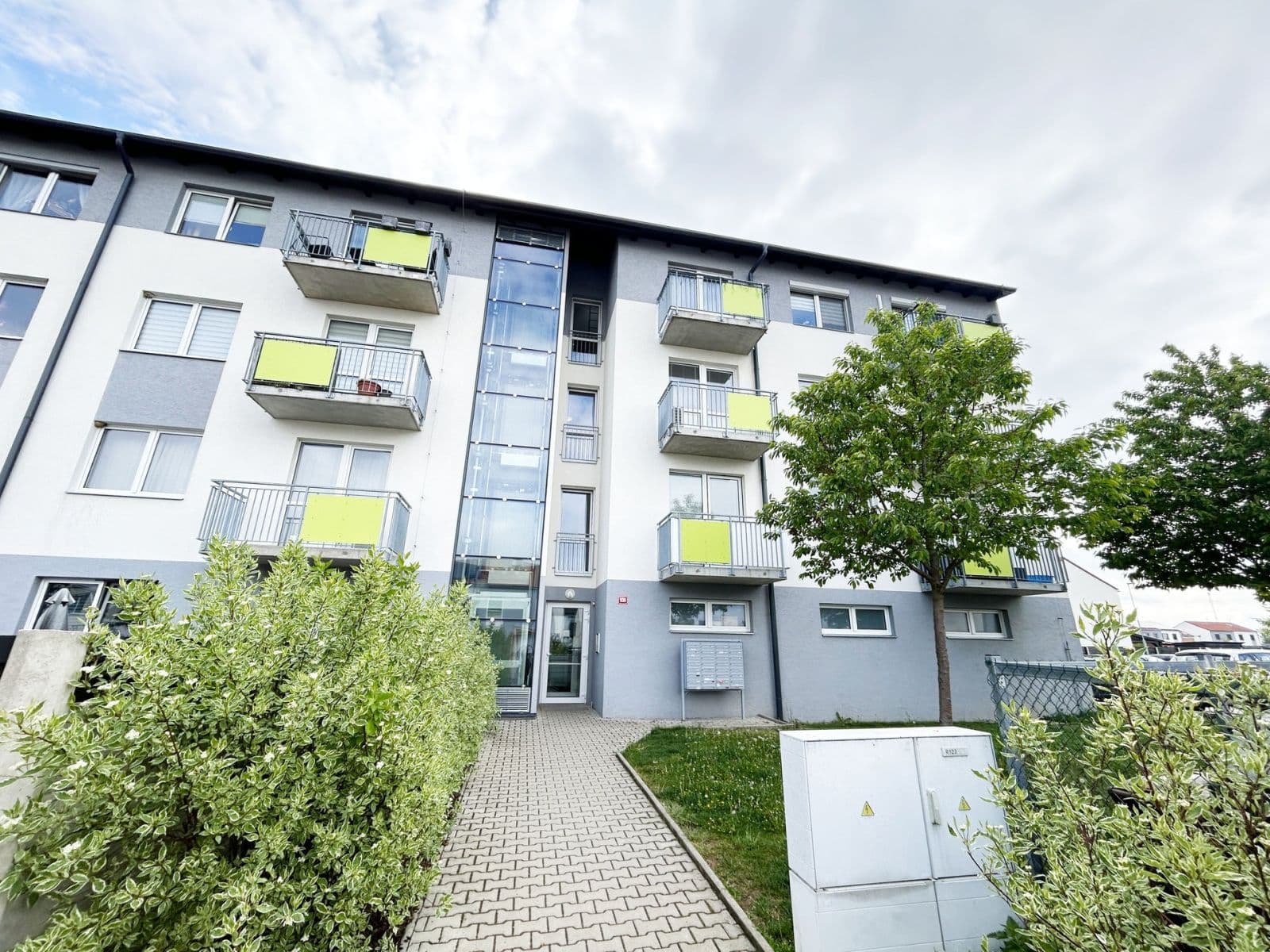 Prenájom bytu 3-izbový 60 m², Příhodova, Chýně, Středočeský kraj Prenájom bytu 3-izbový 60 m², Příhodova, Chýně, Středočeský kraj