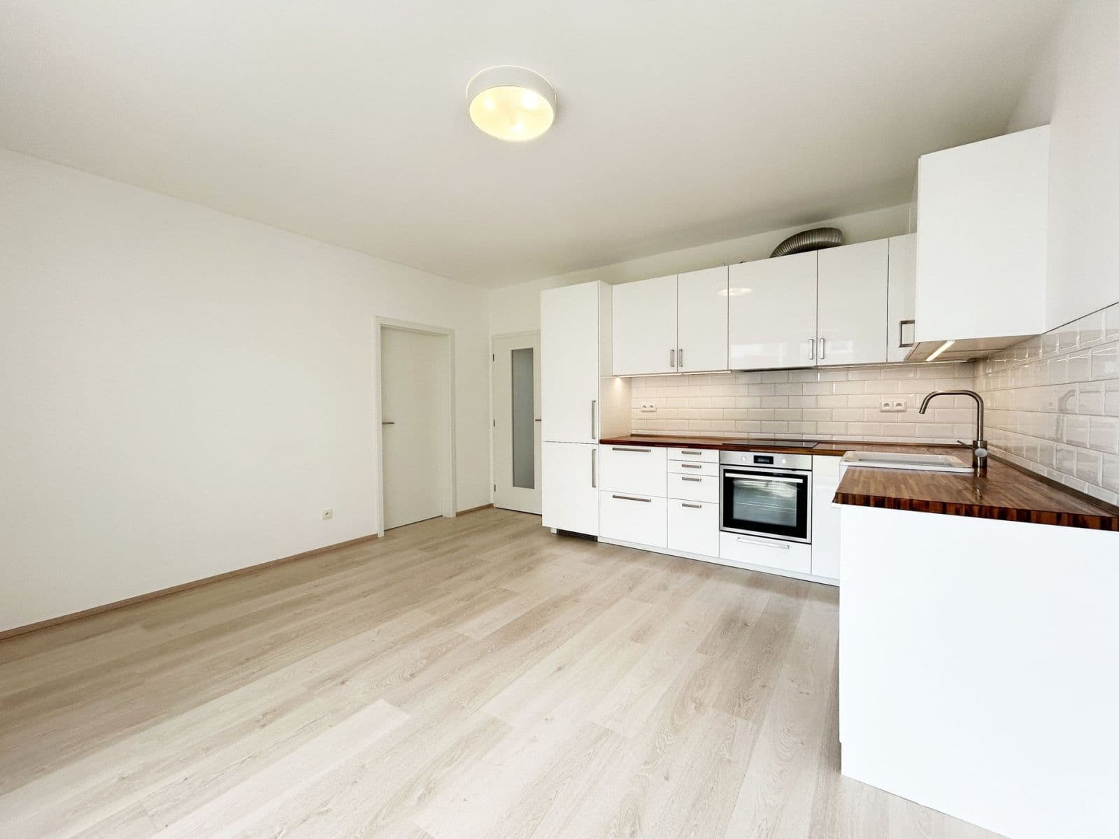 Prenájom bytu 3-izbový 60 m², Příhodova, Chýně, Středočeský kraj Prenájom bytu 3-izbový 60 m², Příhodova, Chýně, Středočeský kraj