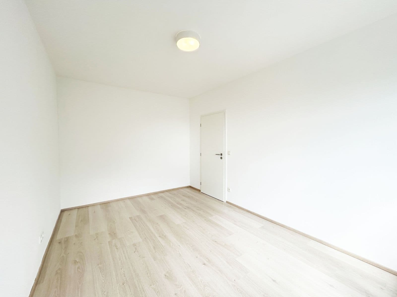Prenájom bytu 3-izbový 60 m², Příhodova, Chýně, Středočeský kraj Prenájom bytu 3-izbový 60 m², Příhodova, Chýně, Středočeský kraj