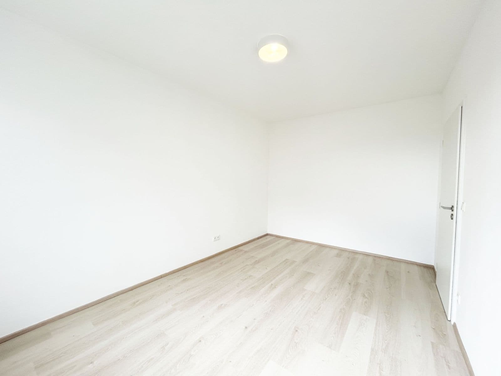 Prenájom bytu 3-izbový 60 m², Příhodova, Chýně, Středočeský kraj Prenájom bytu 3-izbový 60 m², Příhodova, Chýně, Středočeský kraj