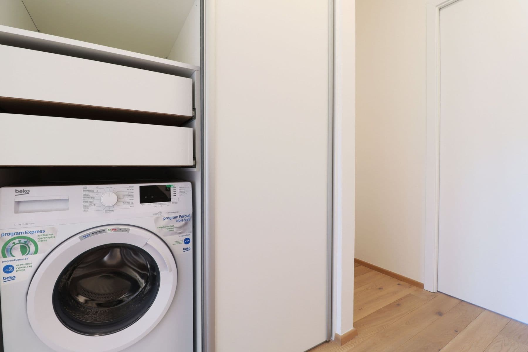 Prenájom bytu 2-izbový 50 m², Na Valentince, Praha, Praha Prenájom bytu 2-izbový 50 m², Na Valentince, Praha, Praha