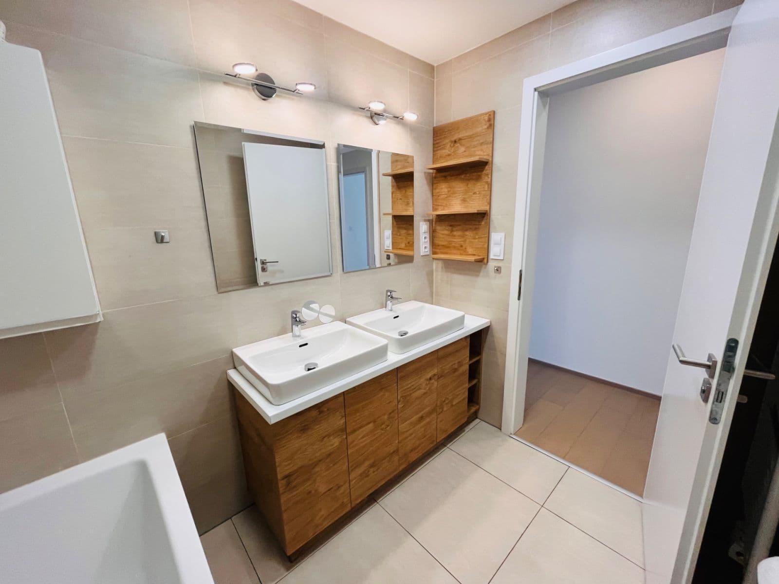 Prenájom bytu 3-izbový 87 m², Kačírkova, Praha, Praha Prenájom bytu 3-izbový 87 m², Kačírkova, Praha, Praha