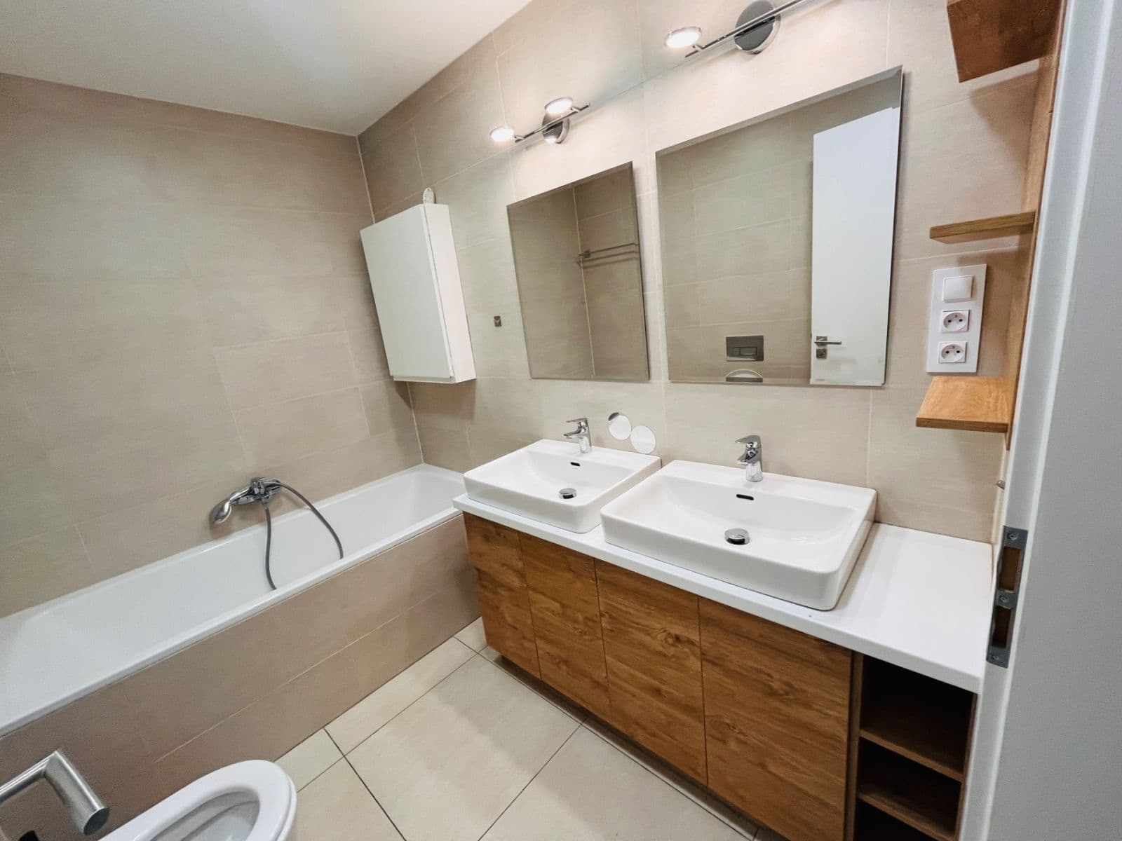Prenájom bytu 3-izbový 87 m², Kačírkova, Praha, Praha Prenájom bytu 3-izbový 87 m², Kačírkova, Praha, Praha