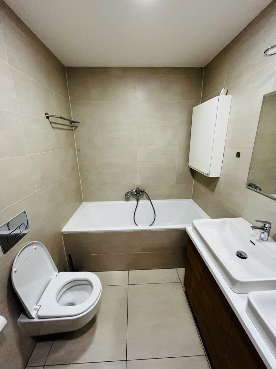 Prenájom bytu 3-izbový 87 m², Kačírkova, Praha, Praha Prenájom bytu 3-izbový 87 m², Kačírkova, Praha, Praha