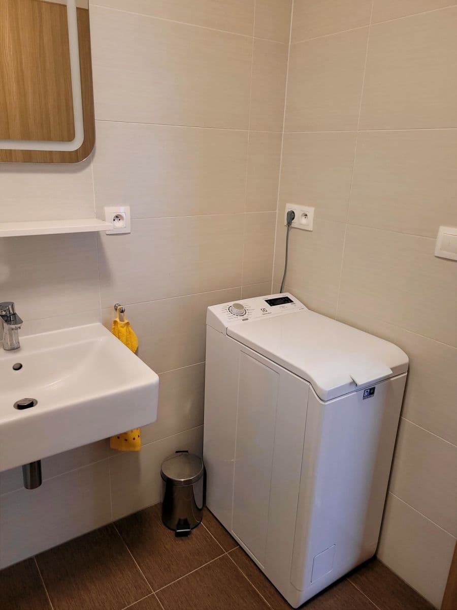 Prenájom bytu 2-izbový 60 m², Nad Úžlabinou, Praha, Praha Prenájom bytu 2-izbový 60 m², Nad Úžlabinou, Praha, Praha