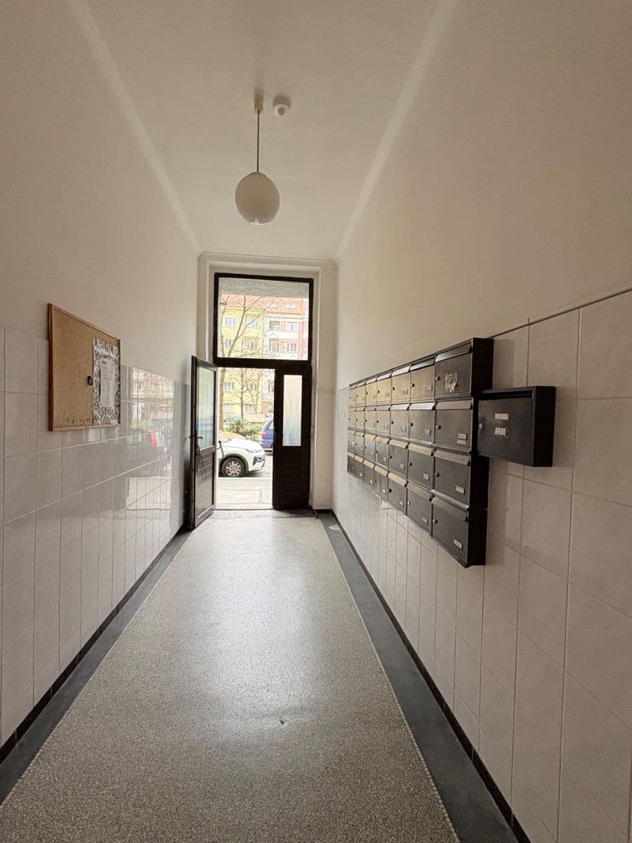 Predaj bytu 1-izbový 48 m², náměstí Dr. Václava Holého, Praha, Praha Predaj bytu 1-izbový 48 m², náměstí Dr. Václava Holého, Praha, Praha