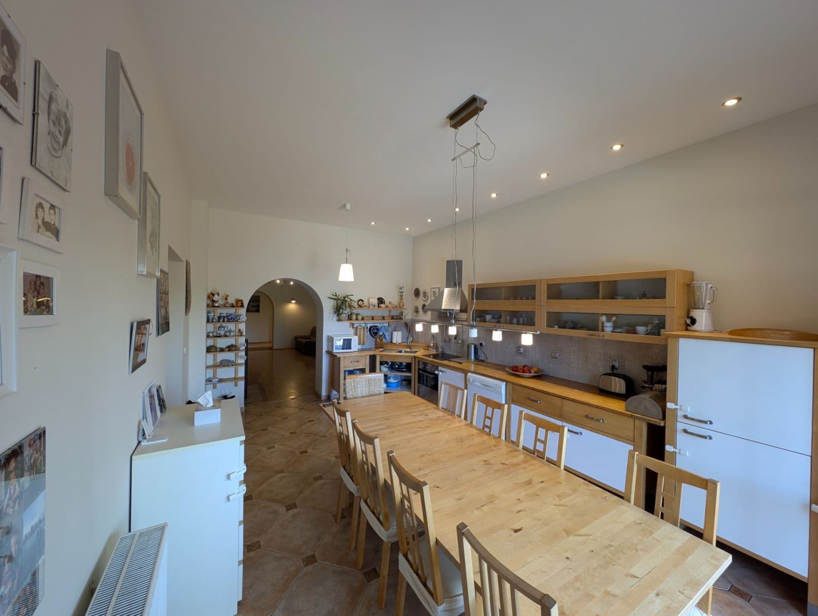 Predaj domu 300 m², pozemek 1.182 m², náměstí Kněžny Ludmily, Tetín, Středočeský kraj Predaj domu 300 m², pozemek 1.182 m², náměstí Kněžny Ludmily, Tetín, Středočeský kraj