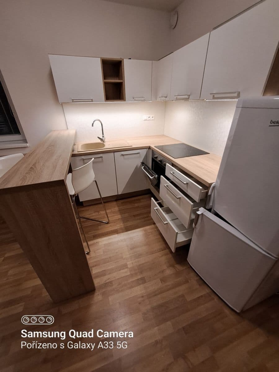 Prenájom bytu 1-izbový 37 m², Aloise Rašína, Olomouc, Olomoucký kraj Prenájom bytu 1-izbový 37 m², Aloise Rašína, Olomouc, Olomoucký kraj