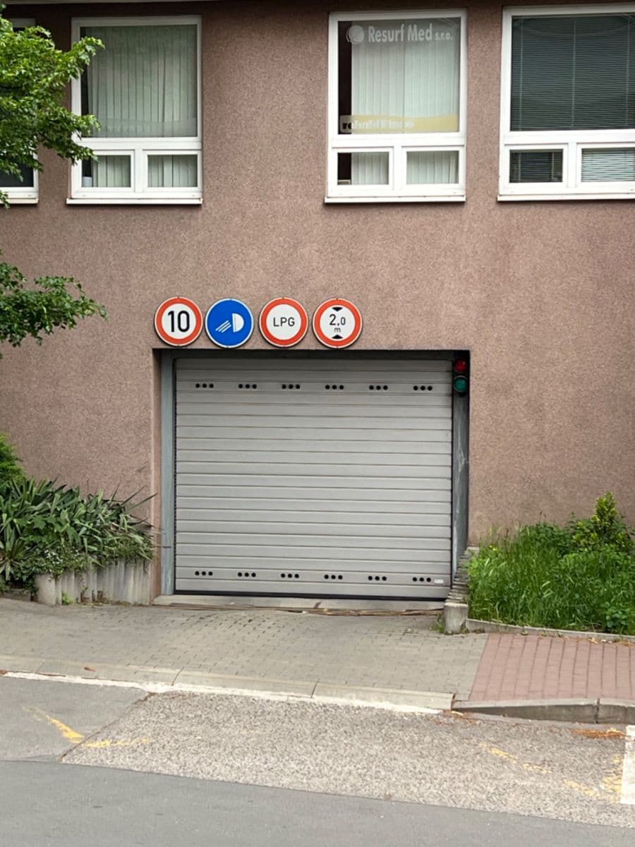 Prenájom garáže 13 m², Paříkova, Praha, Praha Prenájom garáže 13 m², Paříkova, Praha, Praha