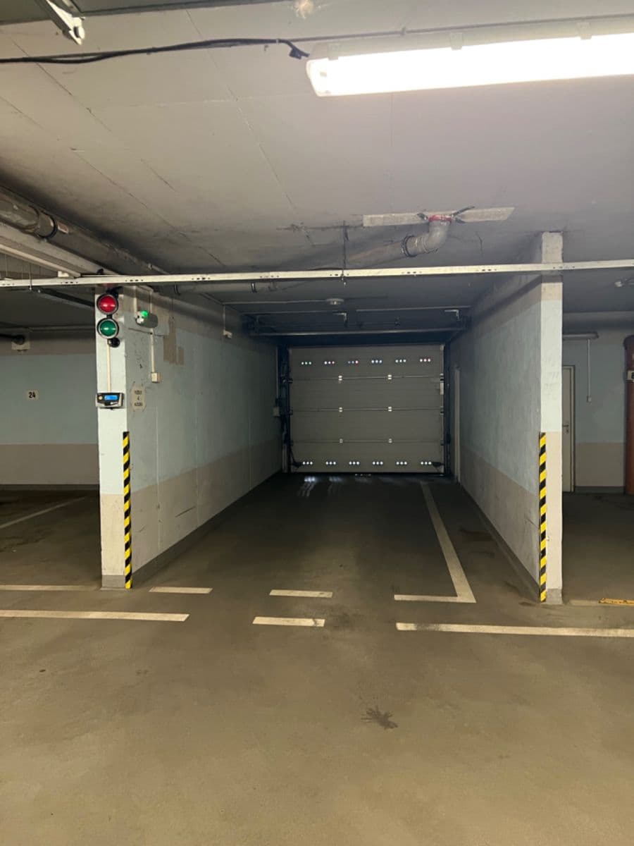 Prenájom garáže 13 m², Paříkova, Praha, Praha Prenájom garáže 13 m², Paříkova, Praha, Praha
