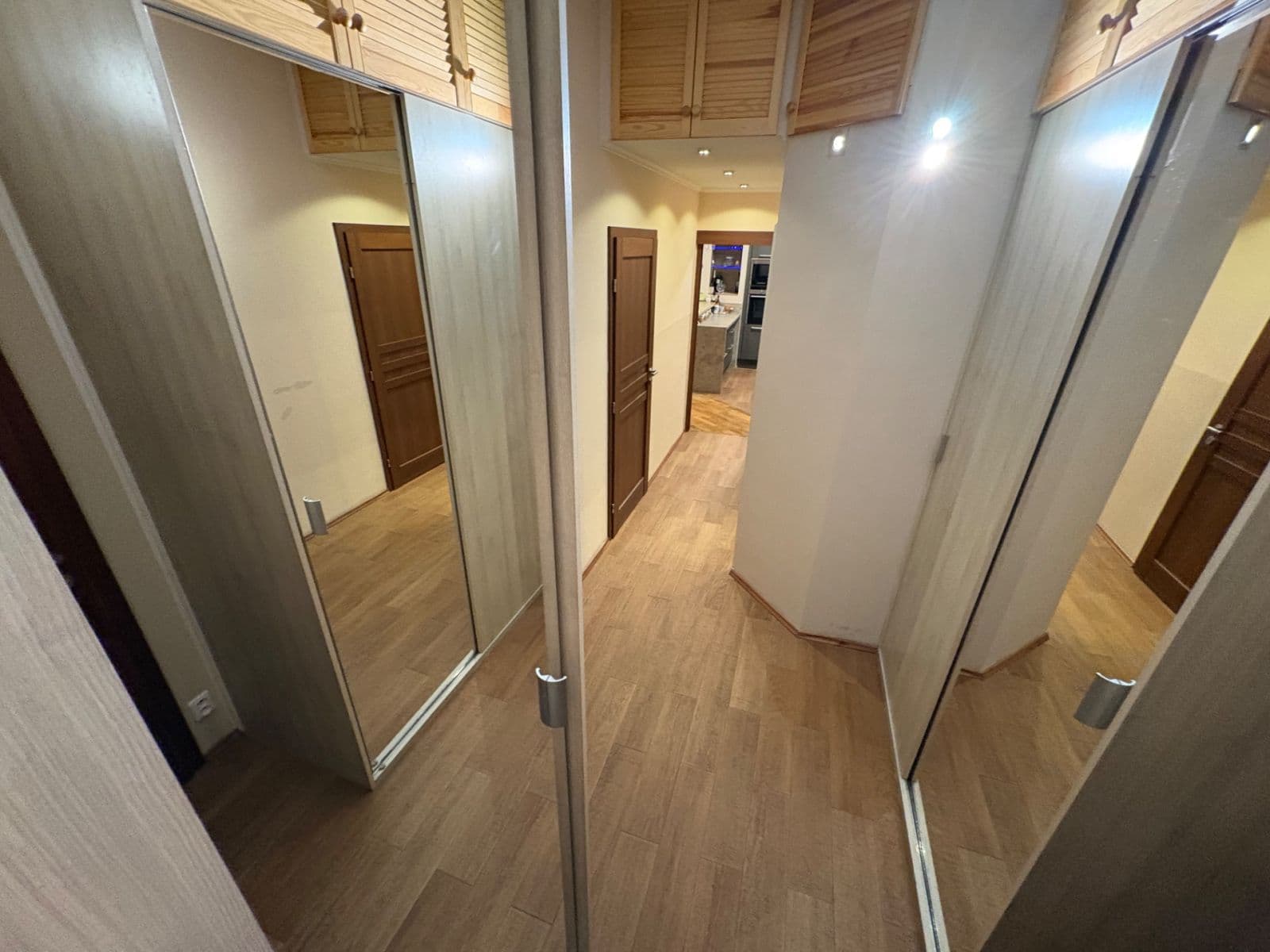 Predaj bytu 3-izbový 78 m², 5. května, Praha, Praha Predaj bytu 3-izbový 78 m², 5. května, Praha, Praha