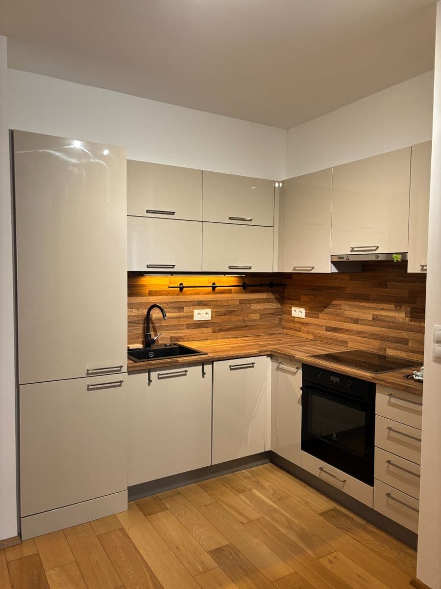 Prenájom bytu 2-izbový 44 m², U Sladovny, Praha, Praha Prenájom bytu 2-izbový 44 m², U Sladovny, Praha, Praha