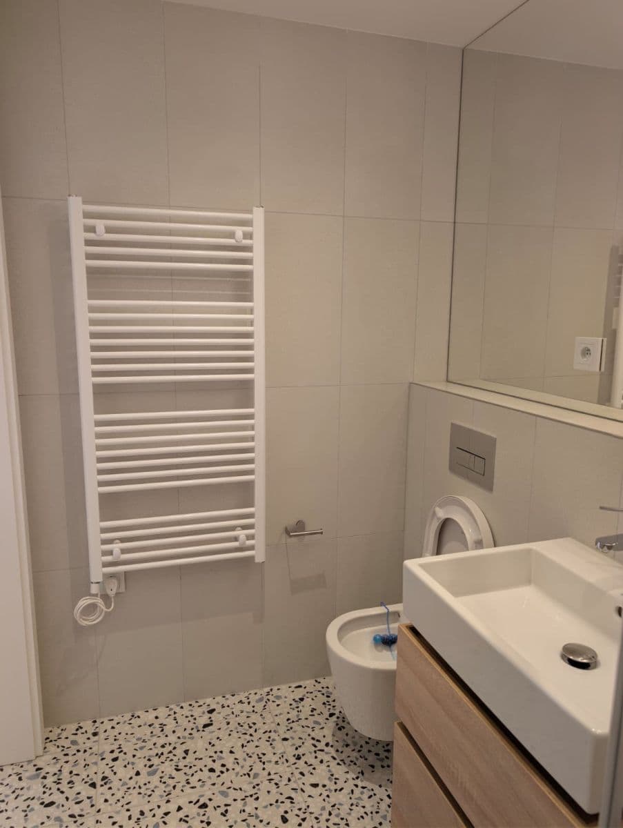 Prenájom bytu 1-izbový 29 m², U Komína, Praha, Praha Prenájom bytu 1-izbový 29 m², U Komína, Praha, Praha