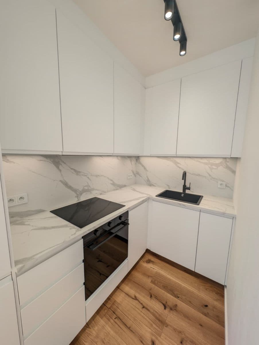 Prenájom bytu 1-izbový 29 m², U Komína, Praha, Praha Prenájom bytu 1-izbový 29 m², U Komína, Praha, Praha