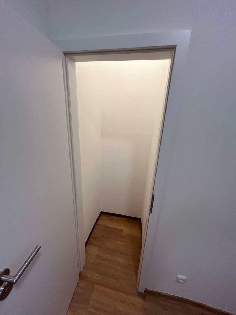 Prenájom bytu 2-izbový 43 m², Žerotínova, Praha, Praha Prenájom bytu 2-izbový 43 m², Žerotínova, Praha, Praha