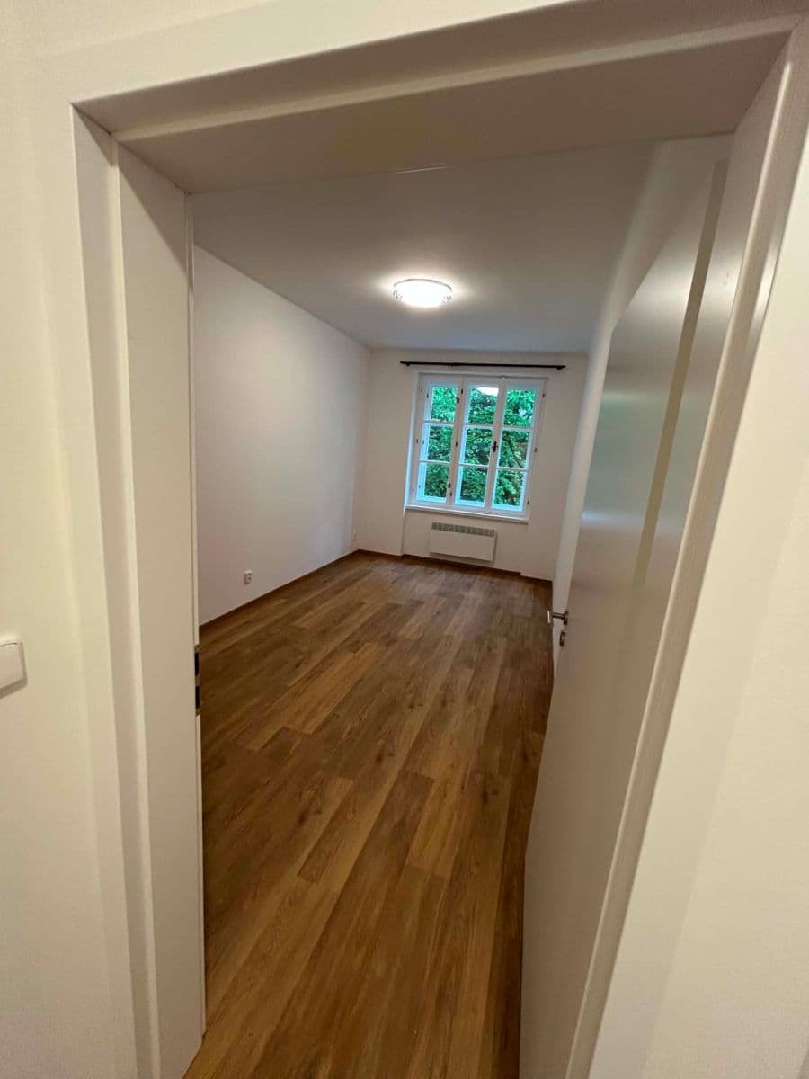 Prenájom bytu 2-izbový 43 m², Žerotínova, Praha, Praha Prenájom bytu 2-izbový 43 m², Žerotínova, Praha, Praha