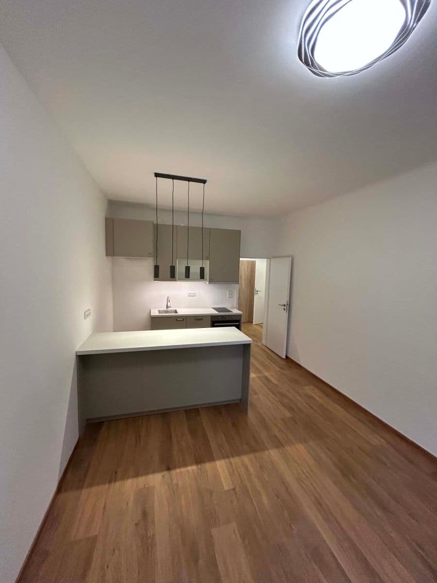 Prenájom bytu 2-izbový 43 m², Žerotínova, Praha, Praha Prenájom bytu 2-izbový 43 m², Žerotínova, Praha, Praha