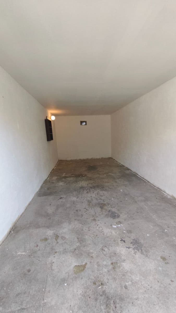 Predaj garáže 20 m², Wolkerova, Pelhřimov, Kraj Vysočina Predaj garáže 20 m², Wolkerova, Pelhřimov, Kraj Vysočina
