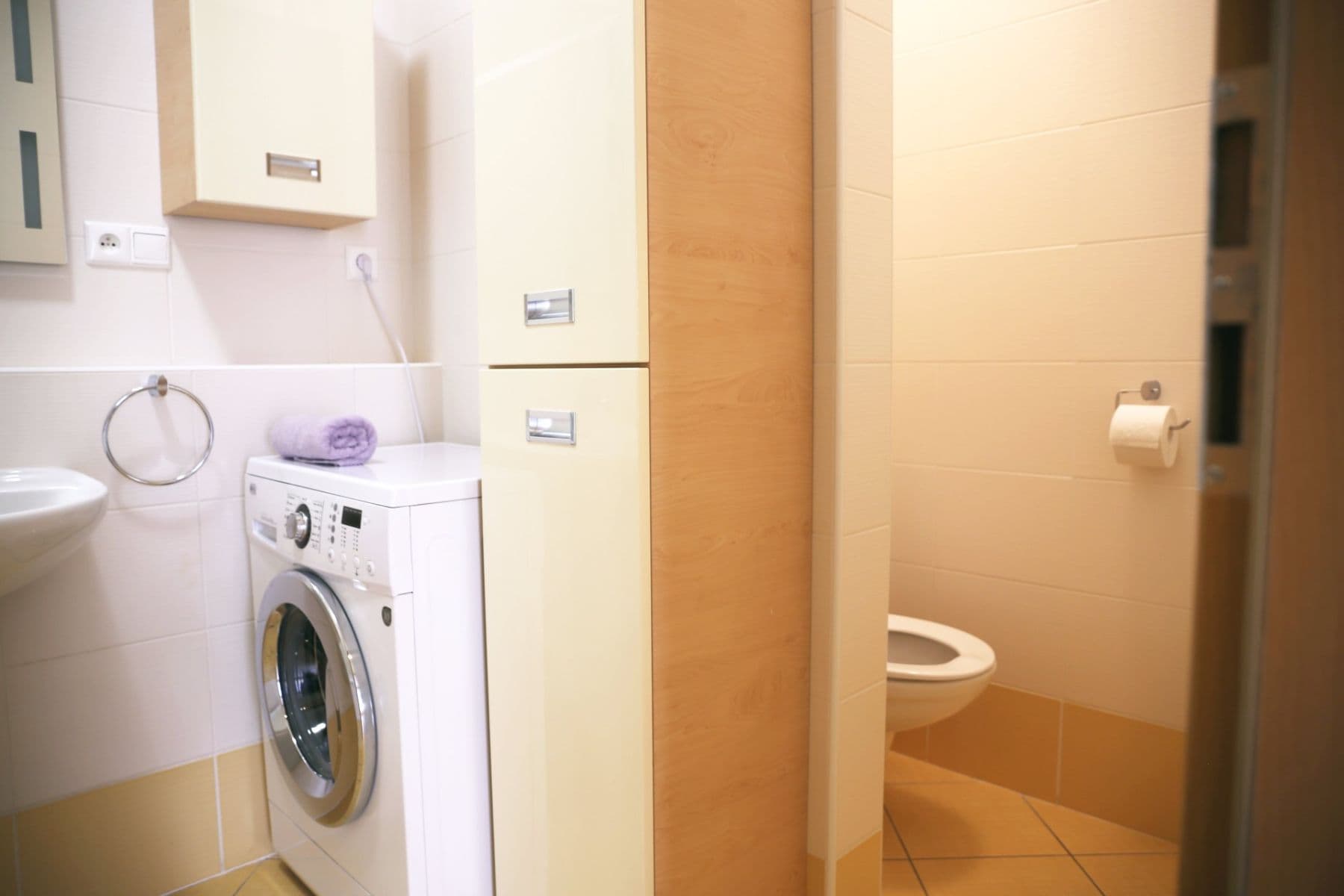 Prenájom bytu 2-izbový 57 m², Lomená, Zbuzany, Středočeský kraj Prenájom bytu 2-izbový 57 m², Lomená, Zbuzany, Středočeský kraj